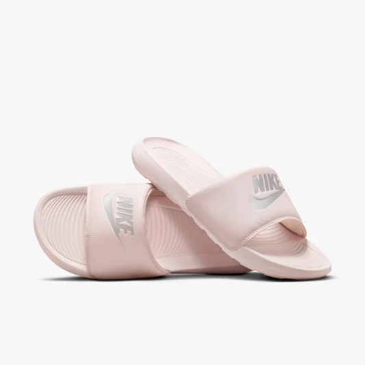 W NIKE VICTORI ONE SLIDE