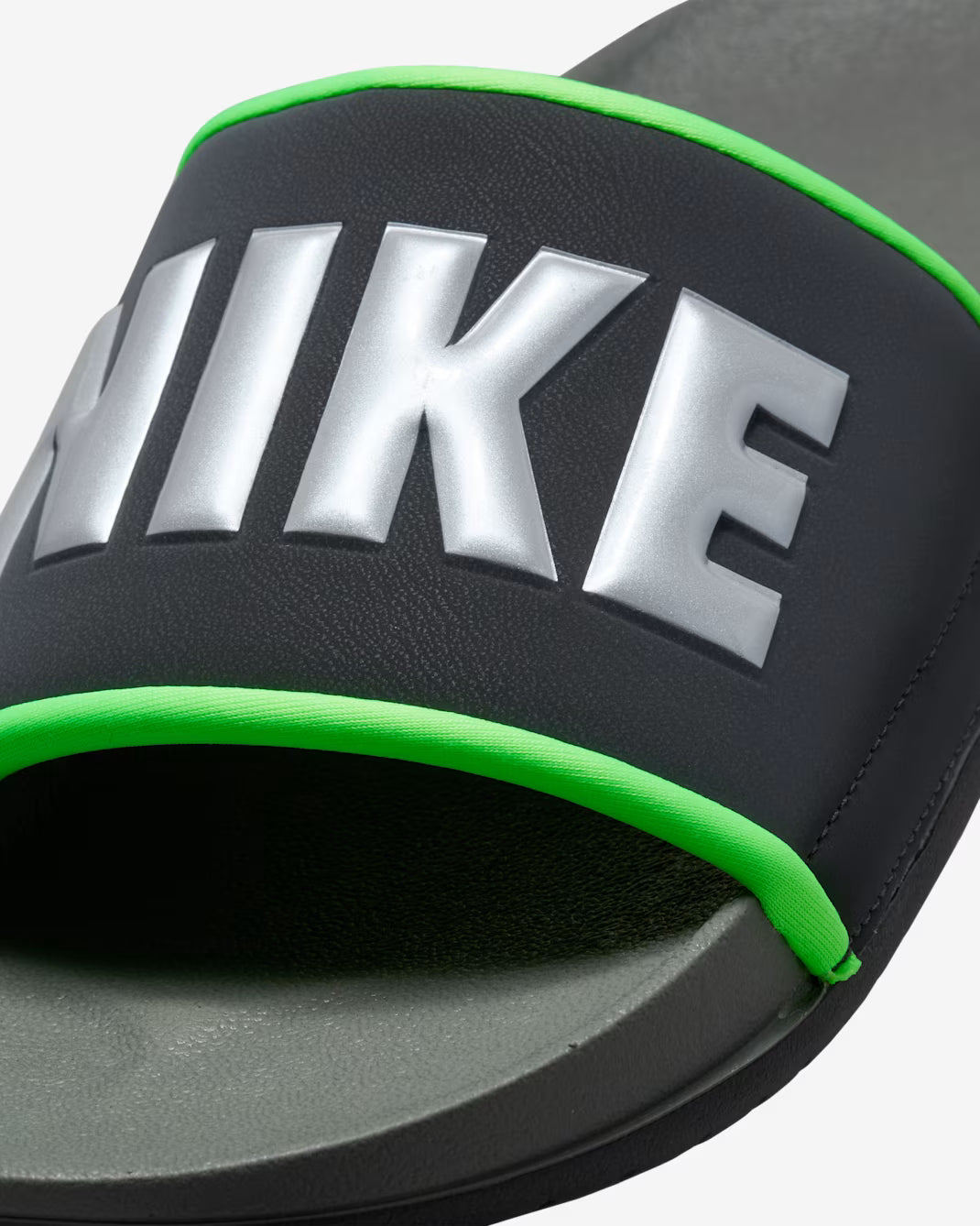 NIKE OFFCOURT SLIDE