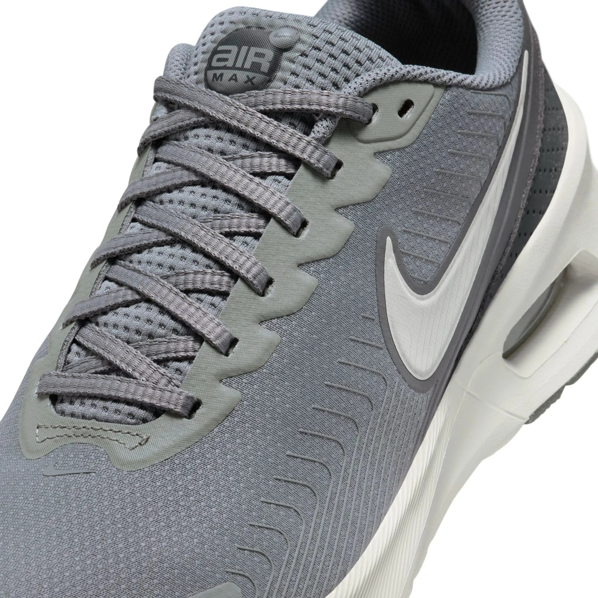 NIKE AIR MAX NUAXIS