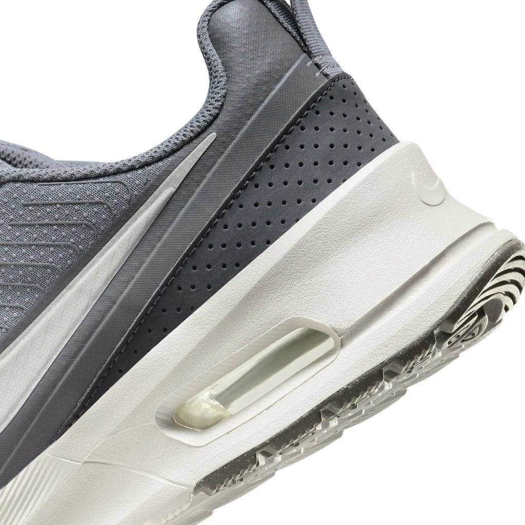 NIKE AIR MAX NUAXIS