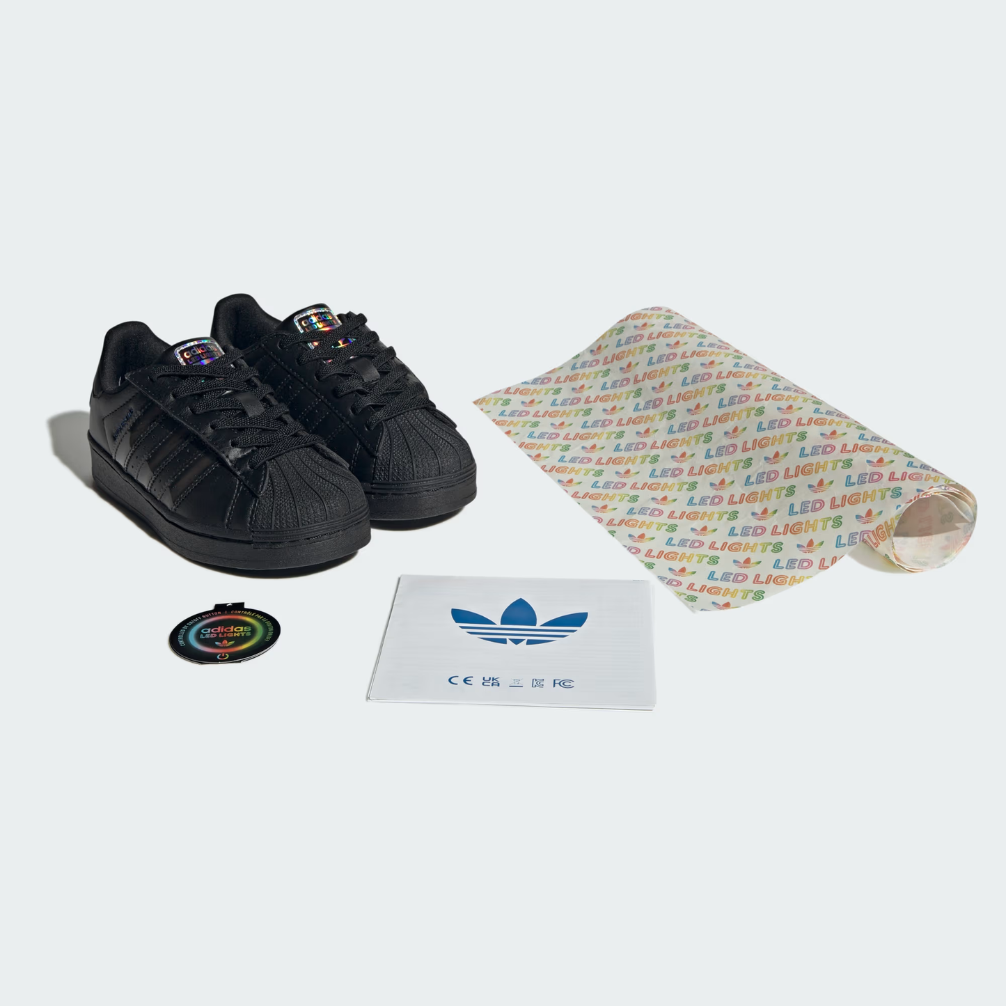 CALZADO PARA NIÑOS SUPERSTAR CON LUCES LED Y CORDONES ELÁSTICOS CON CIERRE DE COMODIDAD