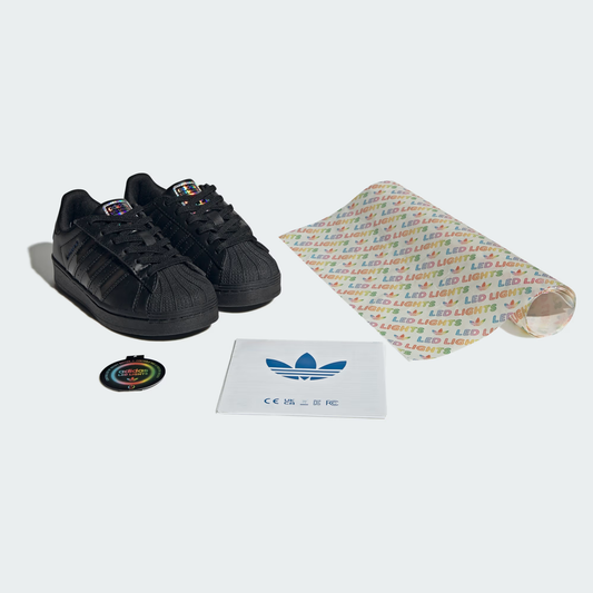 CALZADO PARA NIÑOS SUPERSTAR CON LUCES LED Y CORDONES ELÁSTICOS CON CIERRE DE COMODIDAD