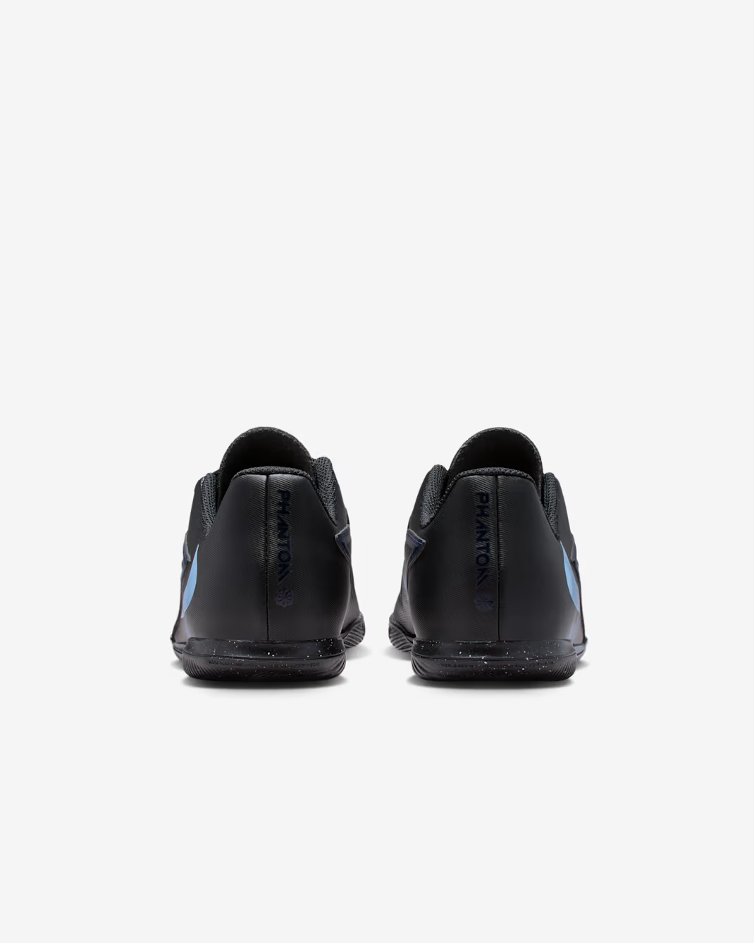 Nike Jr. Phantom 6 Low Club Tacos de fútbol para cancha cubierta para niños grandes