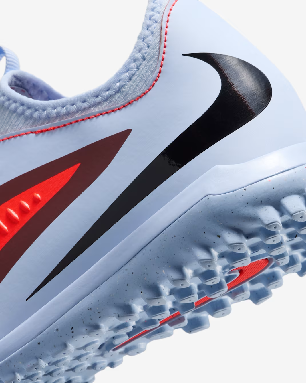 Nike Jr. Phantom 6 Low Academy Botas de fútbol de césped para niños grandes