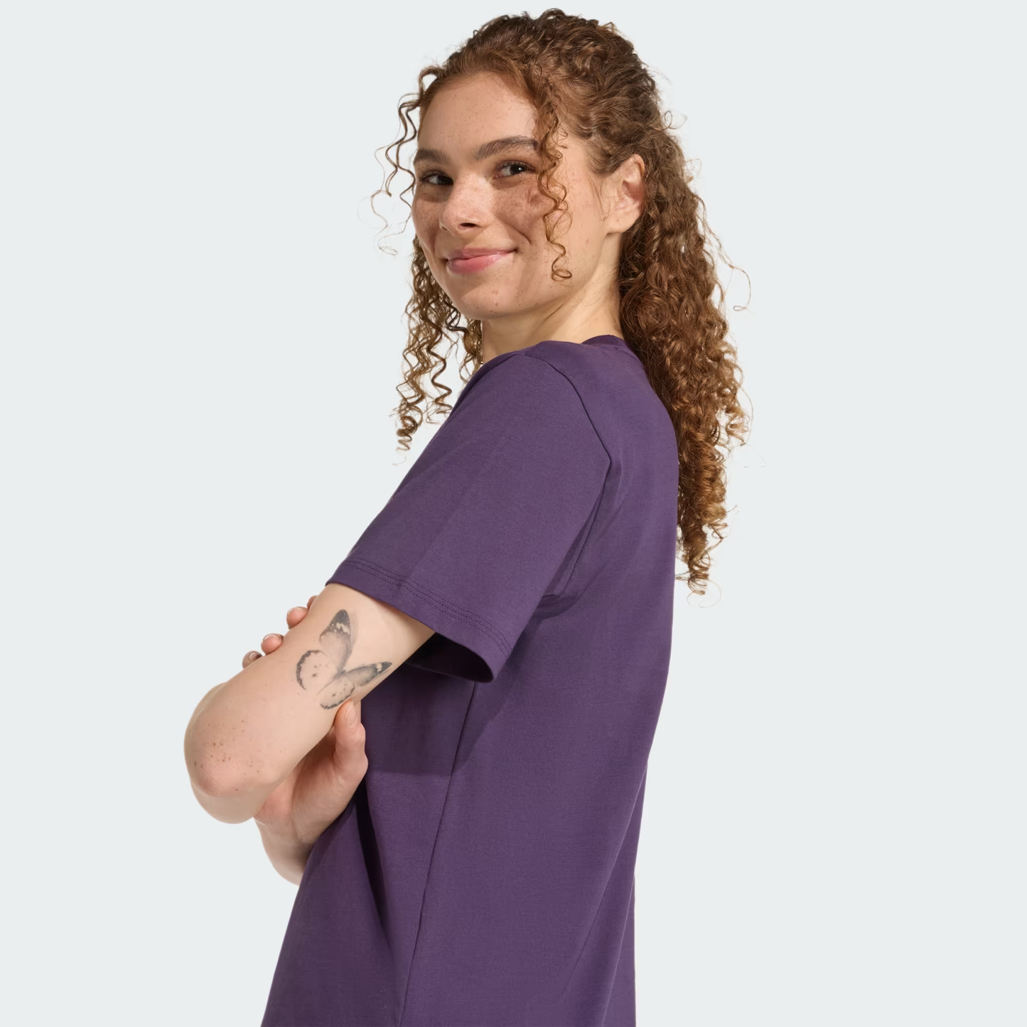 SUETER ESSENTIALS LOGO PEQUEÑO ALGODÓN