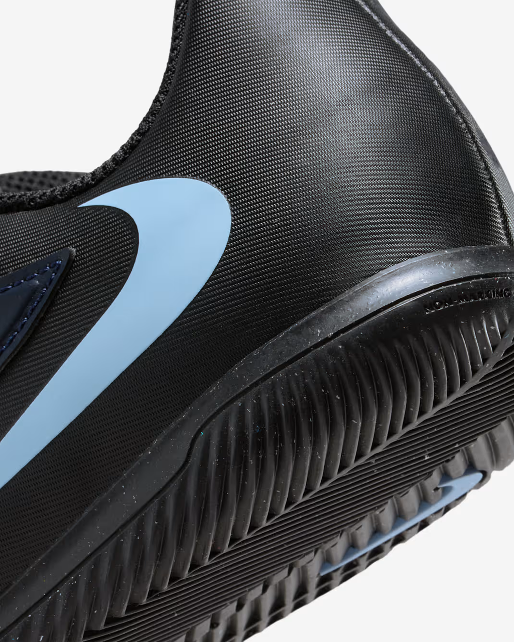 Nike Jr. Phantom 6 Low Club Tacos de fútbol para cancha cubierta para niños grandes