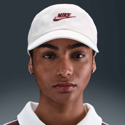 Nike Club desestrururada Futura Wash Cap